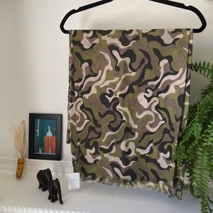 J. McLaughlin fine wool scarf in Reeds pattern NWT